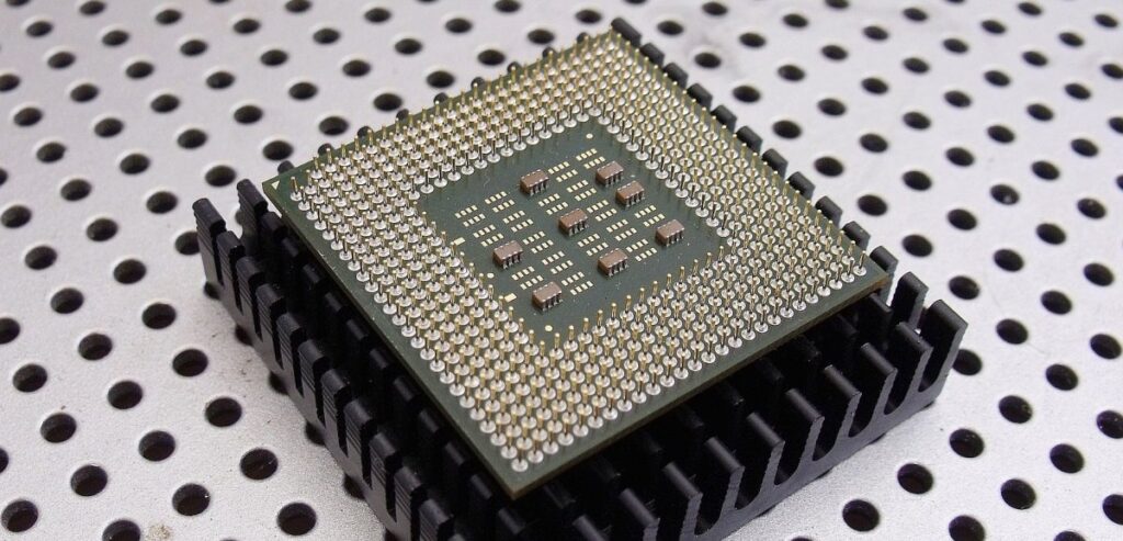 découvrez le monde fascinant des microprocesseurs, les cœurs des ordinateurs et appareils modernes. apprenez leur fonctionnement, leurs applications et leur impact sur la technologie d'aujourd'hui.